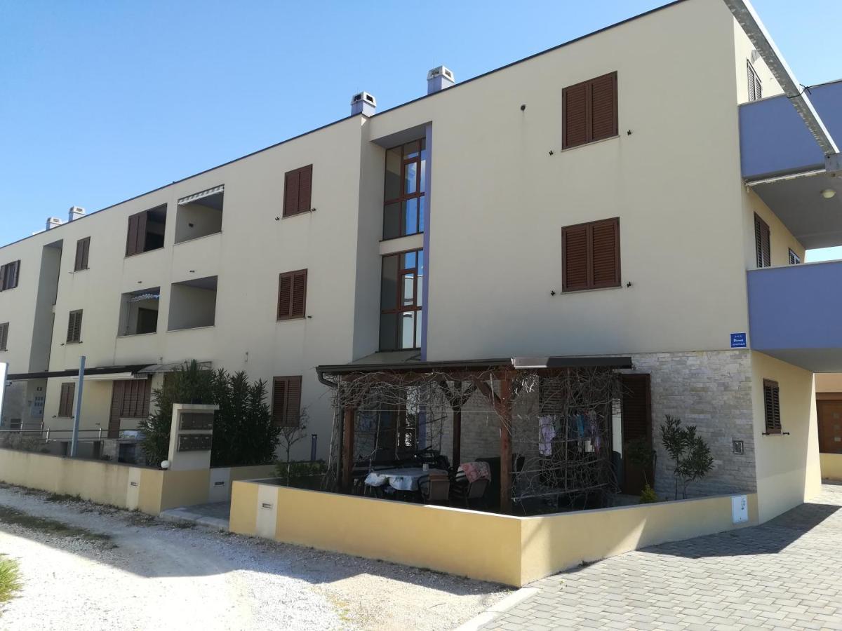 Apartment Rossella Nin Exterior photo