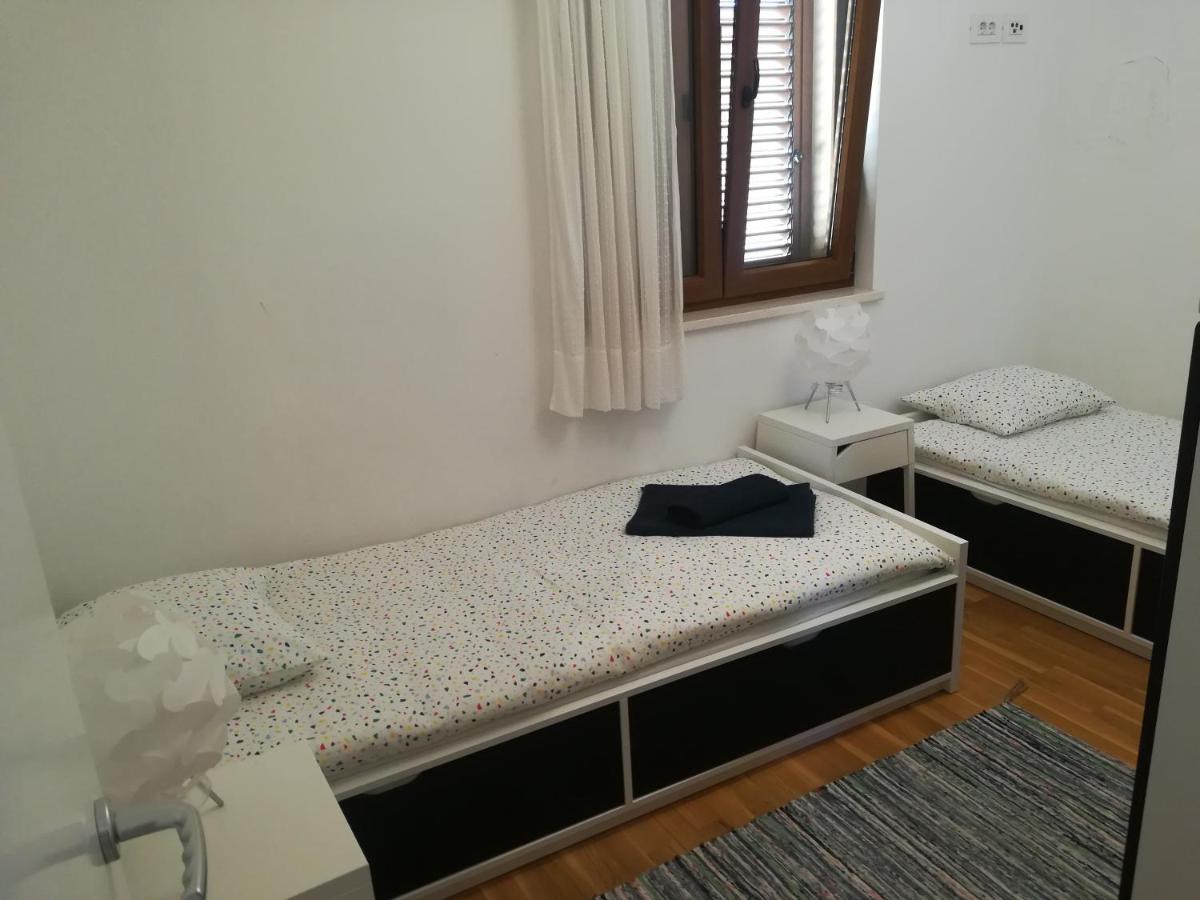 Apartment Rossella Nin Exterior photo